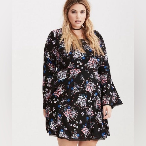 Torrid Floral Challis Bell Sleeve Dress Size 1X - Picture 2 of 10